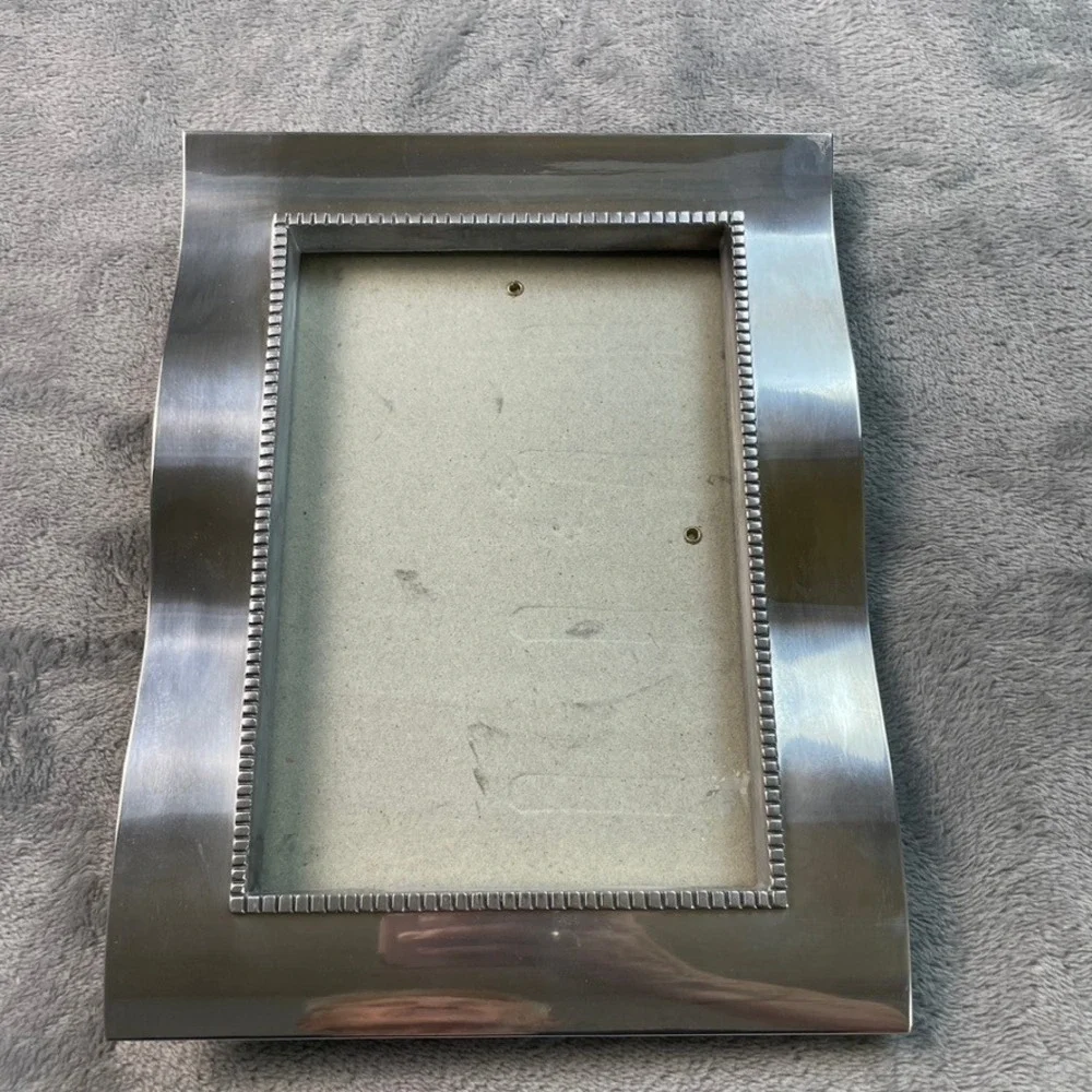 Brushed Silver Metal Wave Picture Frame 4x6 Beaded Border Modern Tabletop Decor